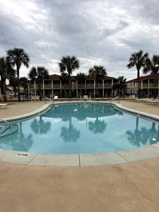 Lazy Palm 4 Pools Short Walk To Beach! Sleeps 5! パナマシティービーチ エクステリア 写真