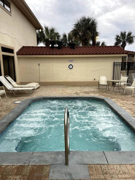 Lazy Palm 4 Pools Short Walk To Beach! Sleeps 5! パナマシティービーチ エクステリア 写真